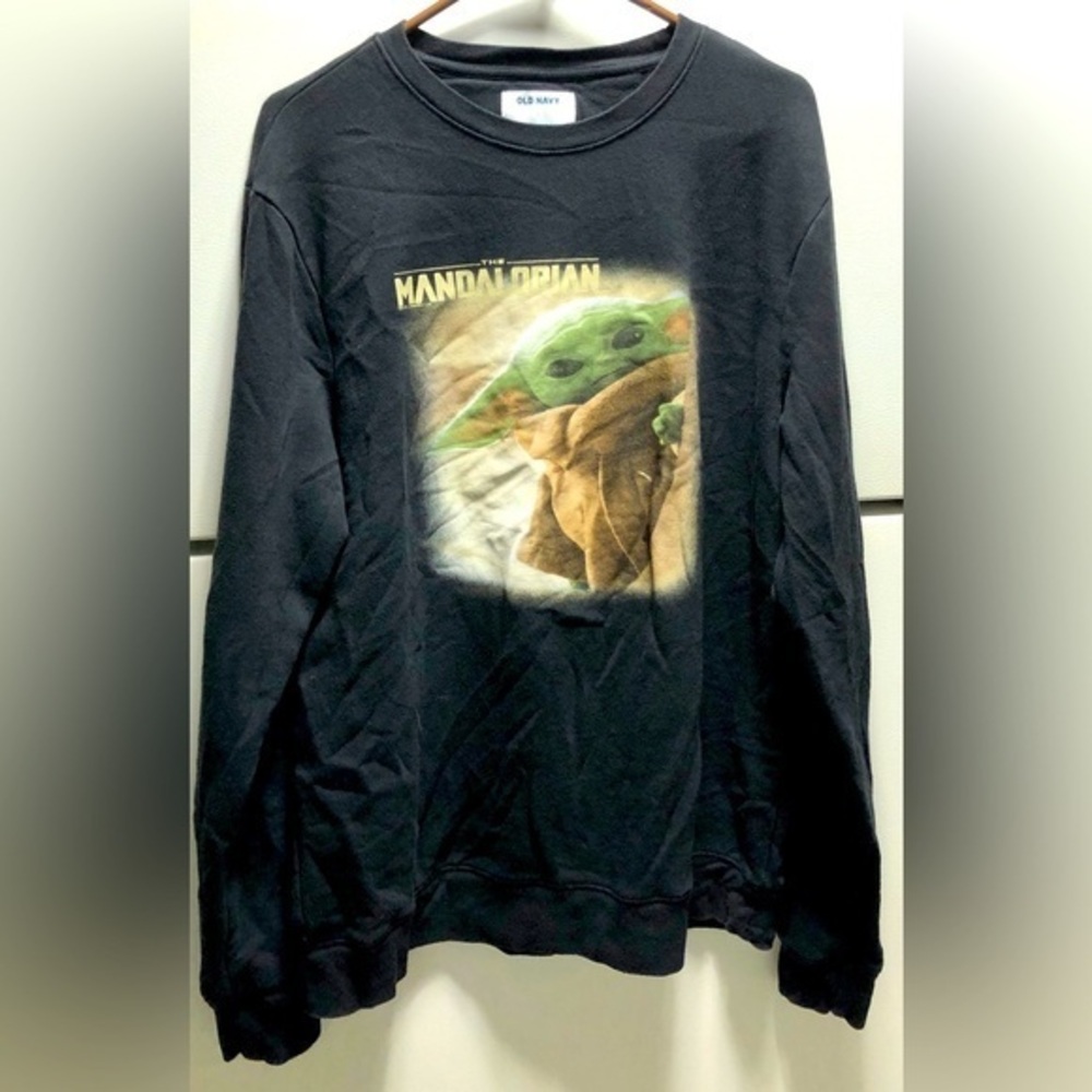🪺Old Navy Black Mandalorian Crew Neck Sweatshirt